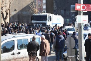 Nordkurdistan/Türkei: Ausgangssperre auf weitere 5 Viertel von Amed verhängt