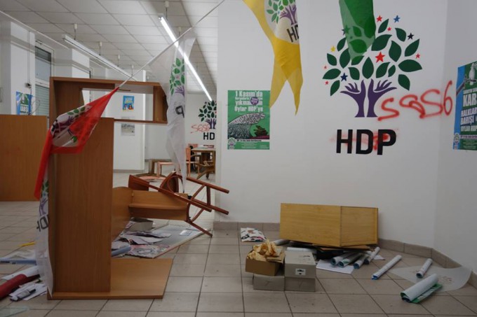 HDP-Büro in Berlin von Faschisten verwüstet
