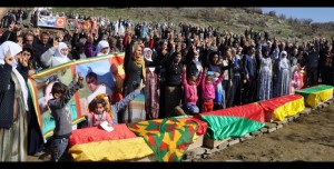 Beerdigung der Ermordeten von Cizîr