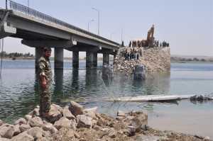 Die zerstörte Qaraqozax Brücke