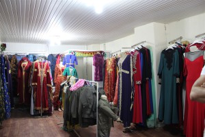 Karahan: Ich habe mit der Herstellung traditioneller Kleidung begonnen, um die Kultur zu erhalten