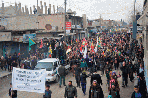 Protest in Rojava gegen die Angriffe auf Şengal | Foto: ANHA